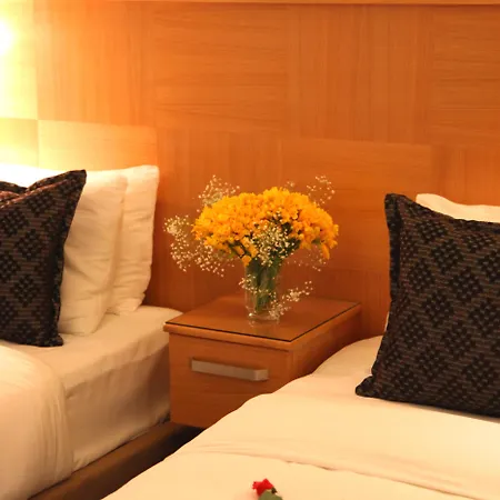 Отель Emerald 4*