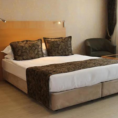 Emerald Szálloda 4*