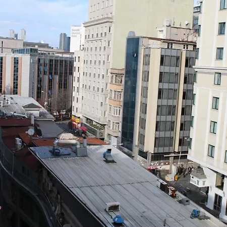 Отель Emerald 4*