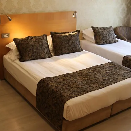 Hotel Emerald